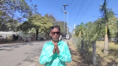 सिमडेगा के कई सड़कों पर बिजली उपकरणों का जंगल तथा सोलर हाइ मास्ट लाइट की दयनीय स्थिति