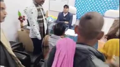 सिलाव: सड़क दुर्घटना में हुई मौत पर प्रखंड विकास पदाधिकारी ने मृतक की पत्नी को दी सहायता राशि