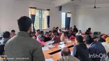 कामडारा: कामडारा प्रखंड कार्यालय में बीएलओ को एसआईआर से संबंधित प्रशिक्षण दिया गया