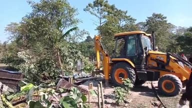 বইটামাৰী: যোগীঘোপাৰ পাচনীয়া গো-মাঠত জিলা প্ৰশাসনৰ উচ্ছেদ অভিযান, প্ৰশাসনে ৭খন বুল্ডজাৰেৰে চলালে এই উচ্ছেদ অভিযান