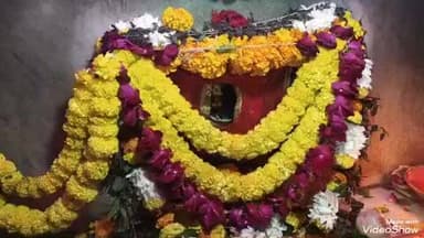 लालगंज: गड़बड़ा धाम में उमड़ा आस्था का सैलाब, एक लाख से अधिक श्रद्धालुओं ने गंवई मेले में मां शीतला का दर्शन पूजन किया