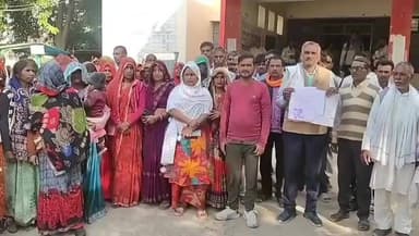 फतेहपुर: हसऊपुर गांव में तालाब की जमीन पर कब्जे के विरोध में ग्रामीणों ने सदर तहसील में डेरा डालकर जताई नाराजगी