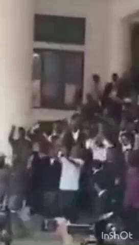 കൊച്ചി: നടിയെ ആക്രമിച്ച കേസിൽ എട്ടാം പ്രതിയായ നടൻ ദിലീപിനെ എറണാകുളം പ്രിൻസിപ്പൽ സെഷൻസ് കോടതി വെറുതെ വിട്ട് വിധി പ്രസ്താവിച്ചു