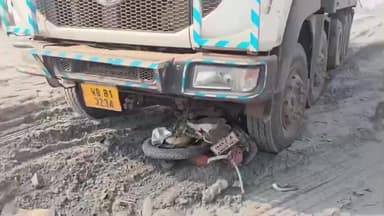 पेटरवार: कोलकाता वाराणसी एक्सप्रेसवे निर्माण में पेटरवार में हाइवा ने बाइक सवार को टक्कर मारी, बाइक क्षतिग्रस्त