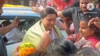 మధిర: గ్రామపంచాయతీ ఎన్నికల ప్రచారం లో పాల్గొన్న జనసేన పార్టీ ఏపీ ఎమ్మెల్సీ
సినీ హీరో నాగేంద్రబాబు సతీమణి కొణిదల పద్మజ