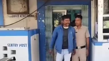 ফাঁসিদেওয়া: নদী থেকে বালি চুরি, বাজেয়াপ্ত বালিবোঝাই ডাম্পার,মুরালিগঞ্জ চেকপোষ্ট এলাকা থেকে গ্রেফতার ১