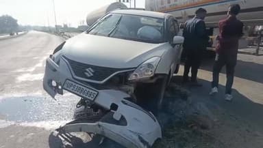 कालपी: कालपी में खानकाह शरीफ के सामने हाईवे पर तेज रफ्तार कार अनियंत्रित होकर डिवाइडर से टकराई, टायर फटने से हुआ बड़ा हादसा