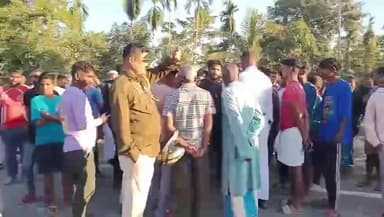 ঢেকিয়াজুলি ভাগ: শিঙৰীৰ ধলগুৰিত সংঘটিত হ’ল ভয়ংকৰ পথ দুৰ্ঘটনা,ফলত শিশু সহিতে মুঠ তিনিগৰাকী লোকৰ মৃত্যু