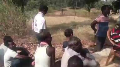 पाकरटांड: केशलपुर में कांग्रेस के राजीव गांधी पंचायती राज के प्रदेश समन्वयक ने तीन गांवों के ग्रामीणों के साथ की बैठक