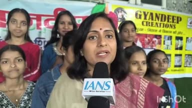 मुशहरी: बेंगलुरु में मुजफ्फरपुर की शाही लीची आर्ट की धूम, नीतू तुलस्यान ने लीची आर्ट साड़ी पहनकर की कैटवॉक