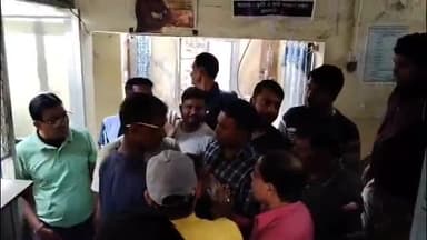 রানাঘাট ১: কোনো কারণ ছাড়াই রানাঘাট পুরসভার 10 নম্বর ওয়ার্ডের 73 জন বাসিন্দাকে BLRO এর নোটিস,প্রতিবাদে BLRO অফিসে বিক্ষোভ স্থানীয়দের