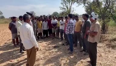 కౌడిపల్లి: ఎన్నికల నేపథ్యంలో వాహన తనిఖీ చేస్తున్న ఎఫ్ ఎస్ టి రెవెన్యూ బృందాలు