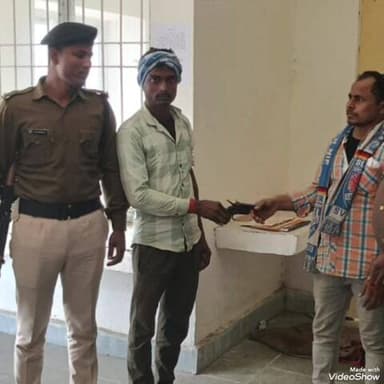 दिनारा: मुशवत गांव से नटवार पुलिस ने एक देशी कट्टा के साथ दो युवकों को किया गिरफ्तार