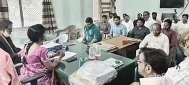 అశ్వారావుపేట: ఎన్నికల వ్యయాల పర్యవేక్షణలో భాగంగా పెంట్లం, చంద్రగుండ మండలాల్లో పర్యటించిన ఎక్స్పెండిచర్ అబ్జర్వర్ లావణ్య