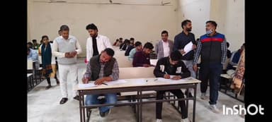 बलिया: बसंतपुर स्थित जननायक चन्द्रशेखर विश्वविद्यालय के विषम सेमेस्टर की परीक्षा में पकड़ा गया एक नकलची