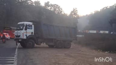 शाहपुर: बरेठा घाट पर दो ट्रक खराब होने से लगा जाम, बैतूल-भोपाल हाईवे पर वाहन चालक परेशान