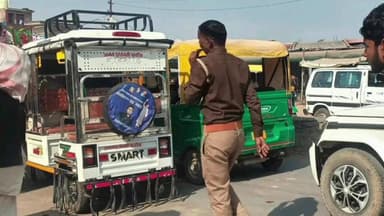 कालपी: कदौरा बस स्टैंड पर जाम की समस्या के समाधान के लिए थाना प्रभारी ने दो होमगार्ड किए तैनात, राहगीरों को मिलेगी सुविधा