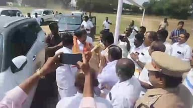 எடப்பாடி: எடப்பாடி ஆண்கள் மேல்நிலைப் பள்ளியில் மூன்று கோடி ரூபாய் மதிப்பீட்டின் சிறு விளையாட்டு அரங்கம் கட்ட அடிக்கல் நாட்டு விழா முதலமைச்சர் துவக்கி வைத்தா