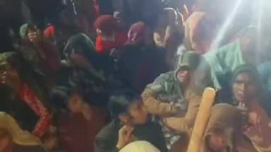 गढ़ाकोटा: गढ़ाकोटा-रहली मार्ग पर महिलाओं का जाम, शराबबंदी के बाद भी गांव में शराब बिक्री जारी