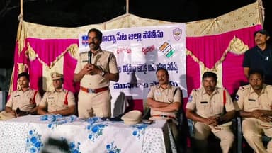 మునగాల: శాంతియుత ఎన్నికలకు కట్టుబడి ఉండాలి: కలకోవలో ఎస్పీ నరసింహ