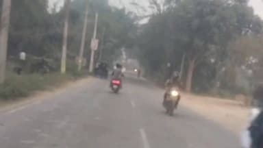 #जहानागंज की #सड़कों पर #स्कूटी से #स्टंट
#सड़क पर #रफ्तार में #सेल्फी
#वीडियो #वायरल