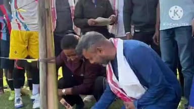 মৰিয়নি: নকছাৰী মিনি ষ্টেডিয়াম মুখ্যমন্ত্ৰীৰ চাহ জনজাতি আৰু আদিবাসী ফুটবল প্ৰতিযোগিতাৰ উদ্বোধন কৰে বিধায়ক ৰূপজ্যোতি কুৰ্মীয়ে
