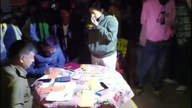 লক্ষীপুৰ: গোসাঁইডুবীত ড্ৰাগছৰ বিৰুদ্ধে আৰক্ষীয়ে অভিযান চলাই হেৰ’ইন সহ দুই সৰবৰাহকাৰী গ্ৰেপ্তাৰ কৰে