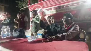 জলঙ্গি: ধনিরামপুর বাজারে সিপিআইএমের উদ্যোগে সোমবার সন্ধ্যায় অনুষ্ঠিত হলো 'বাংলা বাঁচাও যাত্রা'