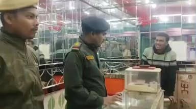 আলিপুরদুয়ার ২: শামুকতলা রোডে সোনার দোকানের নিরাপত্তা খতিয়ে দেখলেন রোড ফাঁড়ির ওসি