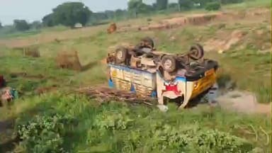 இளையாங்குடி: இளையான்குடி அருகே டாடா ஏஸ் வாகனம் விபத்து – 5 பேருக்கு லேசான காயம்