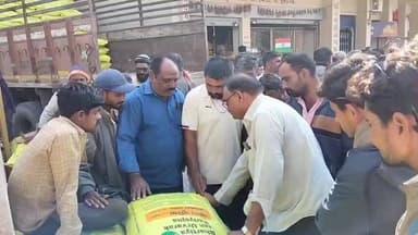 વંથળી: સેવા સહકારી મંડળીમાં ખેડૂતોએ હલ્લાબોલ મચાવ્યો,મીઠા જેવું ખાતર મળતું હોવાના આક્ષેપ,વ્હાલા દવલાની નીતિના પણ આક્ષેપો