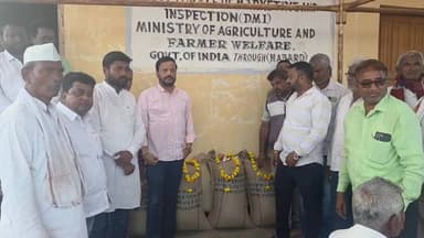 ಹುಲಸೂರ: ಕೋಟಮಾಳ ಗ್ರಾಮದಲ್ಲಿ ಸೋಯಾ ಖರೀದಿ ಕೇಂದ್ರಕ್ಕೆ ಮಾಜಿ ಎಂಎಲ್ಸಿ ವಿಜಯಸಿಂಗ್ ಚಾಲನೆ