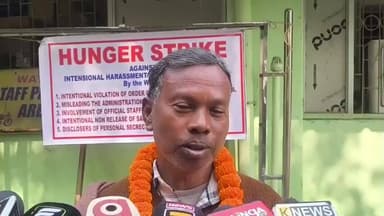 ବାଙ୍ଗିରିପୋଷି: ଜିଲ୍ଲା ସ୍ଵାସ୍ଥ୍ୟ ଅଧିକାରୀଙ୍କ କାର୍ଯ୍ୟାଳୟ ଆଗରେ ଅନଶନ କରି ପ୍ରତିକ୍ରିୟା ଦେଲେ ଅବସରପ୍ରାପ୍ତ ବହୁମୁଖୀ ସ୍ୱାସ୍ଥ୍ୟ କର୍ମୀ