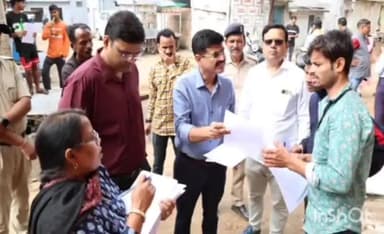 घाटीगांव: ग्वालियर में बीएलओ-बीएलए की संयुक्त बैठक, छूटे मतदाताओं का होगा सत्यापन, एसआईआर समीक्षा में तेज़ी