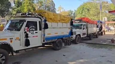 अल्बर्ट एक्का (जारी): जारी से छत्तीसगढ़ ले जा रहे 6 पिकअप धान पकड़े गए, 380 बोरी में 152 क्विंटल धान ज़ब्त