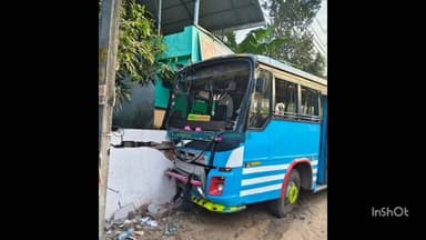 കുന്നത്തൂർ: കൂനത്തൂരിൽ സ്വകാര്യ ബസ് അപകടത്തിൽപ്പെട്ട