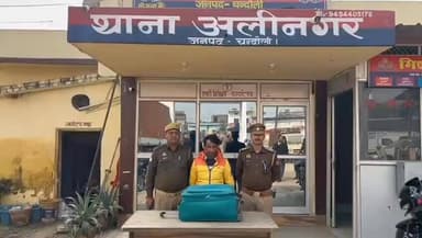#चंदौली: थाना अलीनगर पुलिस द्वारा कुल मात्रा 9.690 किग्रा0 बन्डल सहित नाजायज गाँजा की बरामदगी करते हुए 01 अभियुक्त को कि...