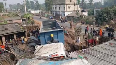 #सिंहेश्वर प्रखंड क्षेत्र के तराह में भीषण #सड़क #हादसा 18 चक्का #हाइवे घुसे घर में 7 घर नुकसान..#News #Bihar #NewsUpda...