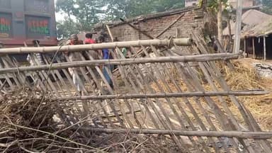 #सिंहेश्वर प्रखंड क्षेत्र के तराह में भीषण #सड़क #हादसा 18 चक्का #हाइवे घुसे घर में 7 घर नुकसान..#News #Bihar #NewsUpda...