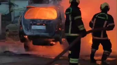 காரைக்குடி: காரைக்குடி ரயில் நிலைய வாசலில் இனோவா கார் தீப்பற்றி எரிந்து சேதம் – பயணிகள் அதிர்ஷ்டவசமாக உயிர்தப்பினர்