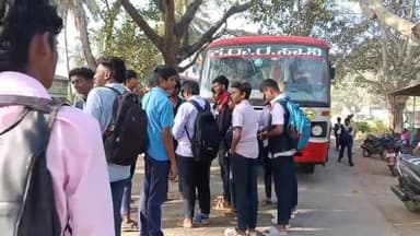 ಕೃಷ್ಣರಾಜಪೇಟೆ: ಬಂಡಿಹೊಳೆ ಗ್ರಾಮದಲ್ಲಿ ಬಸ್ ಇಲ್ಲದೆ ವಿದ್ಯಾರ್ಥಿಗಳ ಪರದಾಟ,ಅಕ್ರೋಶ