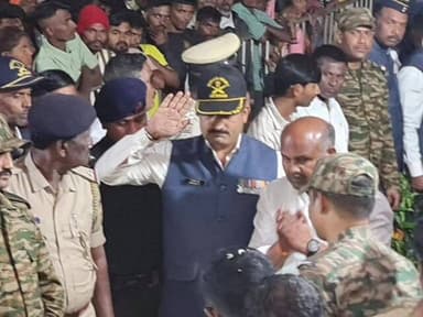 ಬಾದಾಮಿ: ಆಡಗಲ್ ಗ್ರಾಮದಲ್ಲಿ ಸಕಲ ಸರ್ಕಾರಿ ಗೌರವಗಳೊಂದಿಗೆ ನೆರವೇರಿದ ಯೋಧ ದುರ್ಗಪ್ಪನವರ ಅಂತ್ಯಕ್ರಿಯೆ