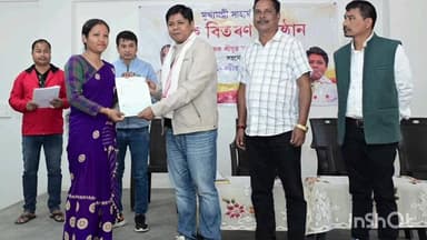 নাহৰকটীয়া: ১৫০ গৰাকী ৰোগত আক্ৰান্ত ব্যক্তিক মাজত
মুখ্যমন্ত্ৰী সাহায্য পুঁজিৰ চেক বিতৰণ কৰিলে বিধায়ক তৰংগ গগৈয়ে