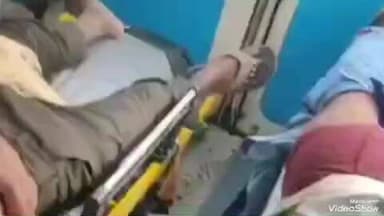 लालगंज: बामी गांव के सामने हाईवे पर ट्रक और बाइक में हुई टक्कर, बाइक सवार 2 घायलों को ग्रामीणों ने एंबुलेंस से ट्रामा सेंटर भेजा