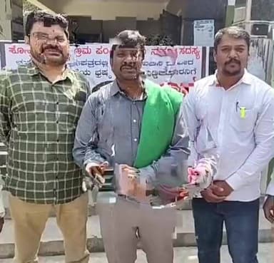 ಕನಕಪುರ: ಹೊನ್ನಿಗನಹಳ್ಳಿ ಗ್ರಾ.ಪಂ ಕಚೇರಿ ಎದರು ರೈತ ಸಂಘ ಹಾಗು ಕನ್ನಡಪರ ಸಂಘಟನೆಗಳಿಂದ ಪ್ರತಿಭಟನೆ