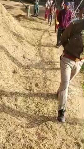 9,12,25ka Hai baidha ka hai sarkari haind pip ko nikal kar jabarn motar dala gaya hai