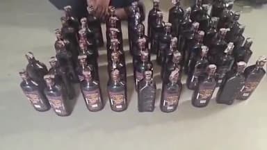 ટંકારા: ટંકારા નગરનાકા પાસે ઓરા કારમાંથી વિદેશી દારૂની 50 બોટલ સાથે મહિલા સહિત બે ઝડપાયા