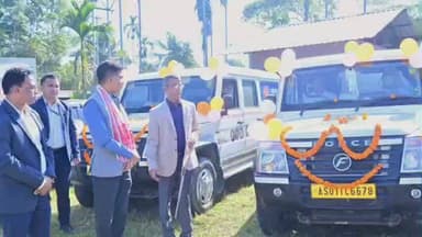 ডুমডুমা: ডুমডুমা সমষ্টিত সঞ্জীৱনী ভ্রাম্যমাণ চিকিৎসা গোট (সঞ্জীৱনী বাহন)-ৰ শুভ উদ্বোধন শ্ৰম মন্ত্ৰী ৰূপেশ গোৱালাৰ