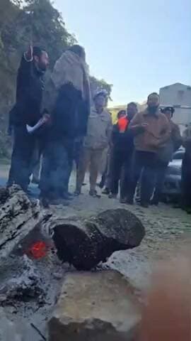 सोलन: अंबुजा सीमेंट प्लांट ब्लास्टिंग विवाद पर ग्याना गांव में धरना जारी