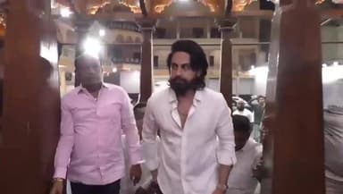 ಇಳಕಲ್: ನಗರದ ಶ್ರೀ ವಿಜಯ ಮಹಾಂತೇಶ್ವರ ಮಠಕ್ಕೆ ಸ್ಯಾಂಡಲವುಡ್ ನಟ ಜೈದ್ ಖಾನ್ ಭೇಟಿ